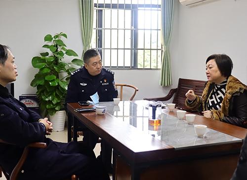 加强党建共建，亲昵警企关系